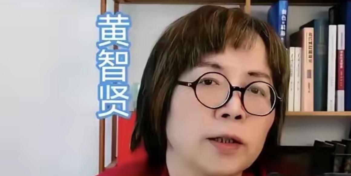 黄智贤被馆长斥为“民进党的奸细”，落到这步田地，恐怕不是空穴来风。一直被视作