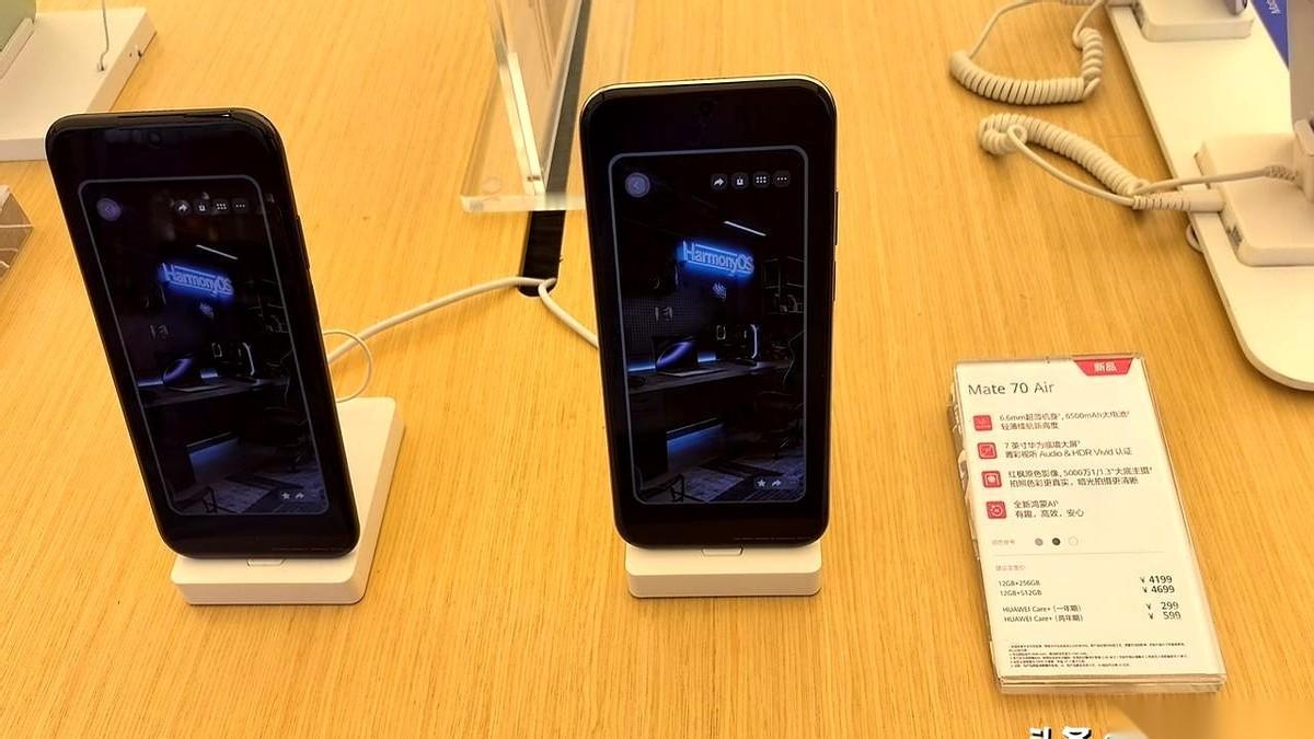 我跟你说个扎心的事儿。一万多买的第一代三星折叠屏，昨天拿去卖了，263块。你