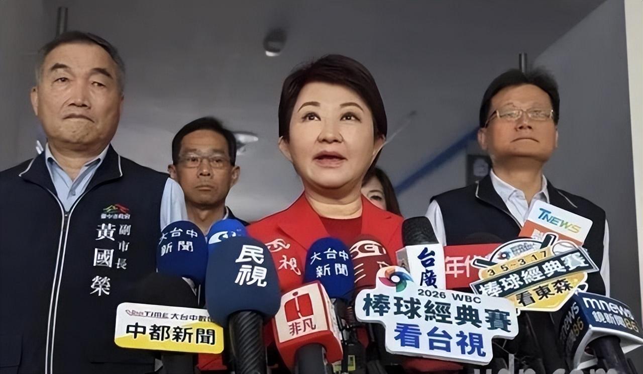 国民党这次真的不装了！一边急着去美国递名片，另一边直奔北京摊牌。两条路互相打脸。