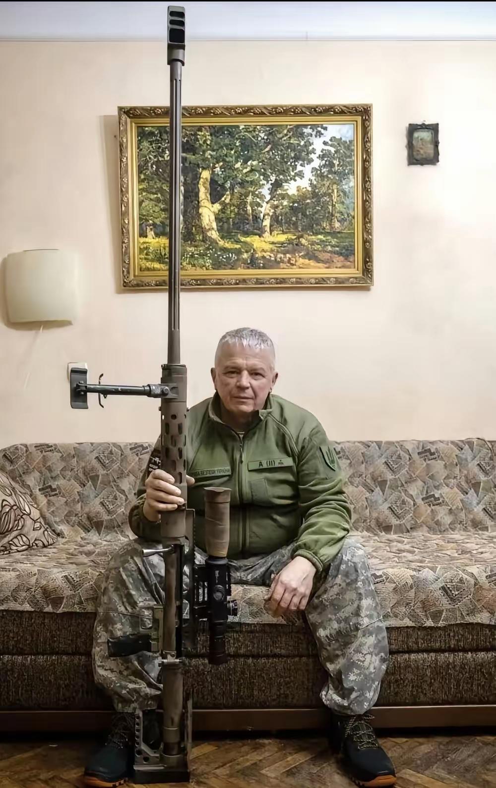 乌克兰狙击手又创最远纪录有媒体报道，前段时间乌克兰狙击手维亚切斯拉夫·科瓦尔