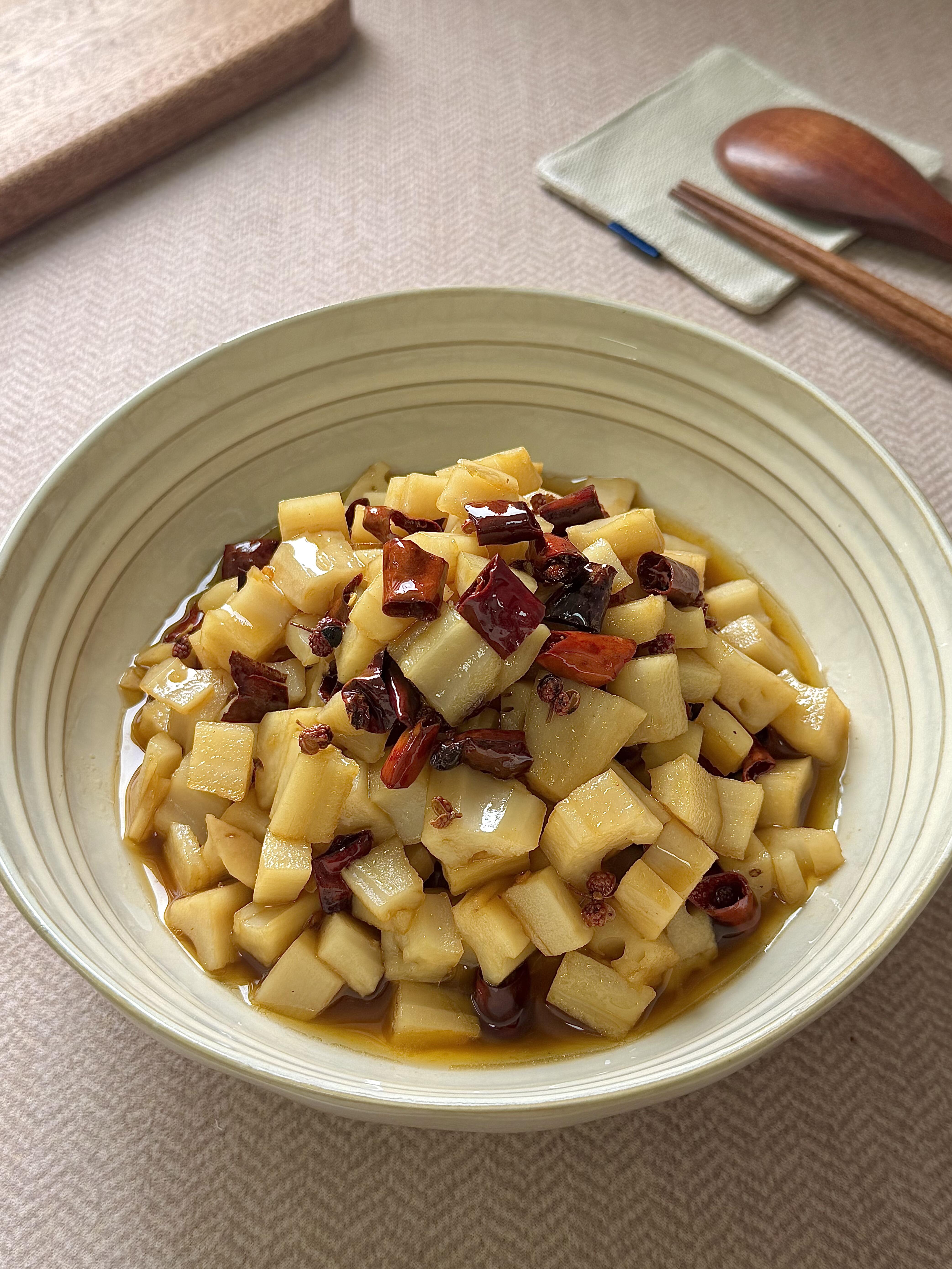 炝拌藕丁｜脆嫩入味，一周吃两次都不腻挖到宝了家人们！这款炝拌藕丁真的越吃越上头