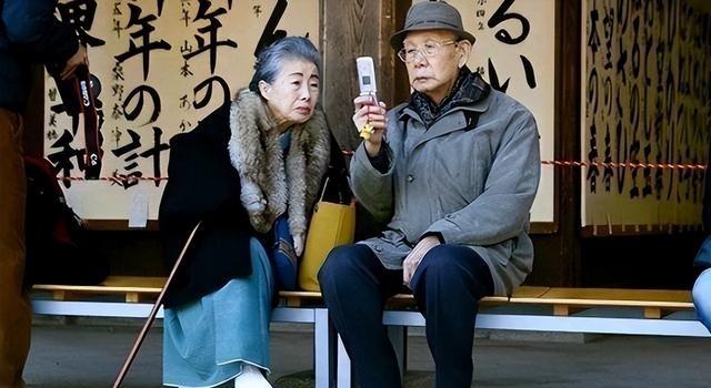 郎咸平：抢完年轻人又开始“抢老人”了—中国城市正在集体“啃老”！过去抢年轻人，赌