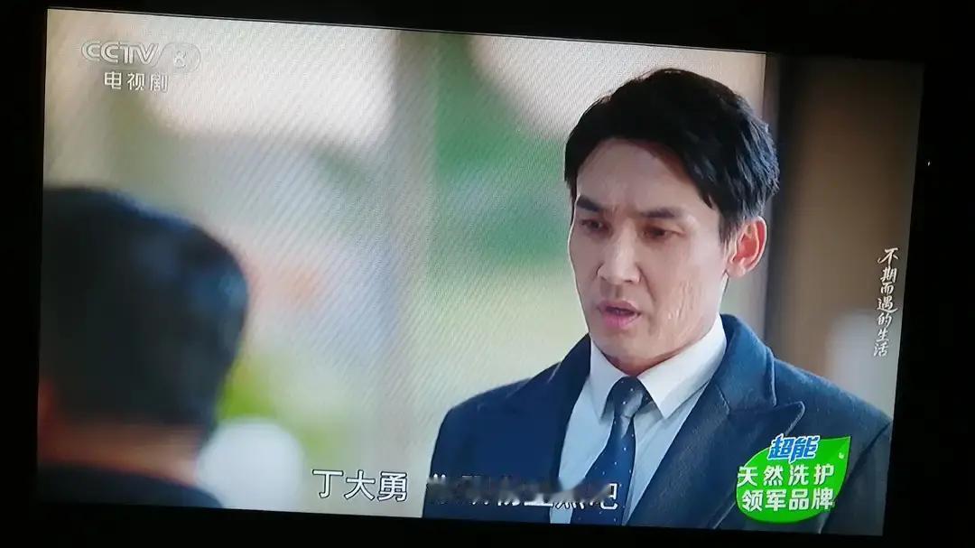 丈母娘一来，全家都得躲程心把主卧让给妈，李匆匆带着老婆孩子去住酒店。三天花