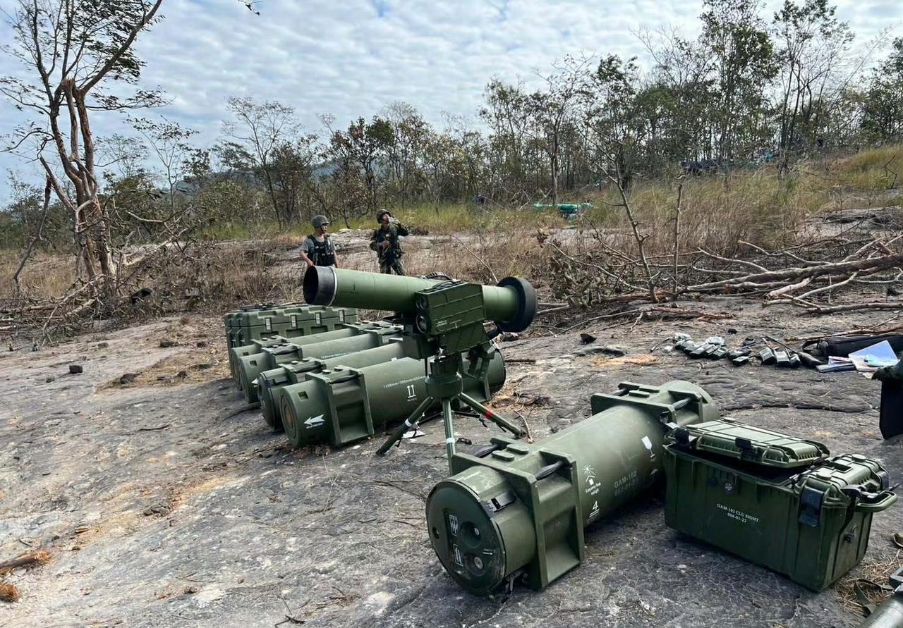 继续聚焦柬泰冲突，泰国士兵攻占了一处柬军阵地，并且还缴获了一批红外GAM-102