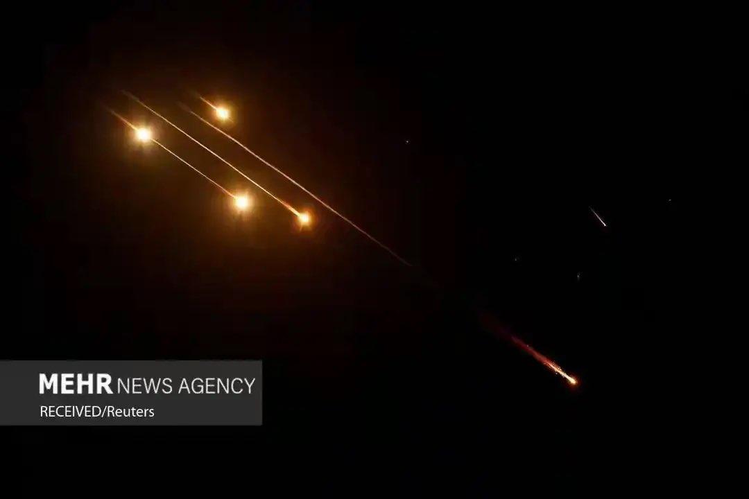 起死回生！伊朗唯一能抗衡美国和以色列的，就剩这一招那就是导弹+无人机饱和打击