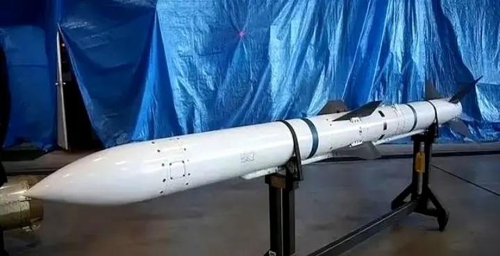 AIM-120D-3是美国雷神公司基于“型态、挂装匹配和功能翻新”（F3R）计