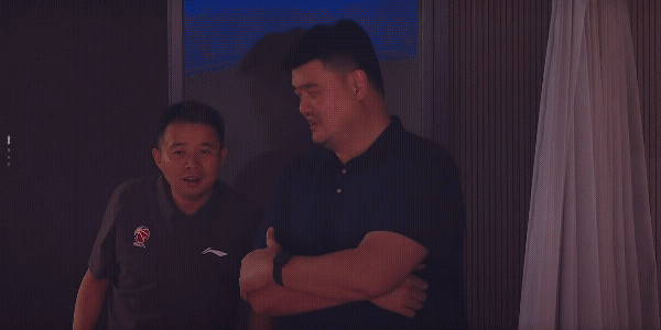 姚明也是真的低调，上海男篮拿到总冠军了，作为上海男篮曾经的首冠绝对功臣以及上海男