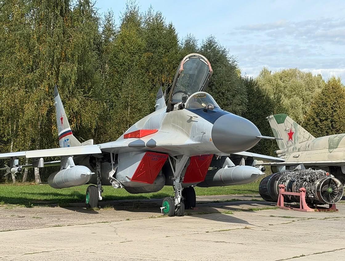 实验型MiG-29SMT飞机的第一架样机（产品代码-9.17），作为前线Mi