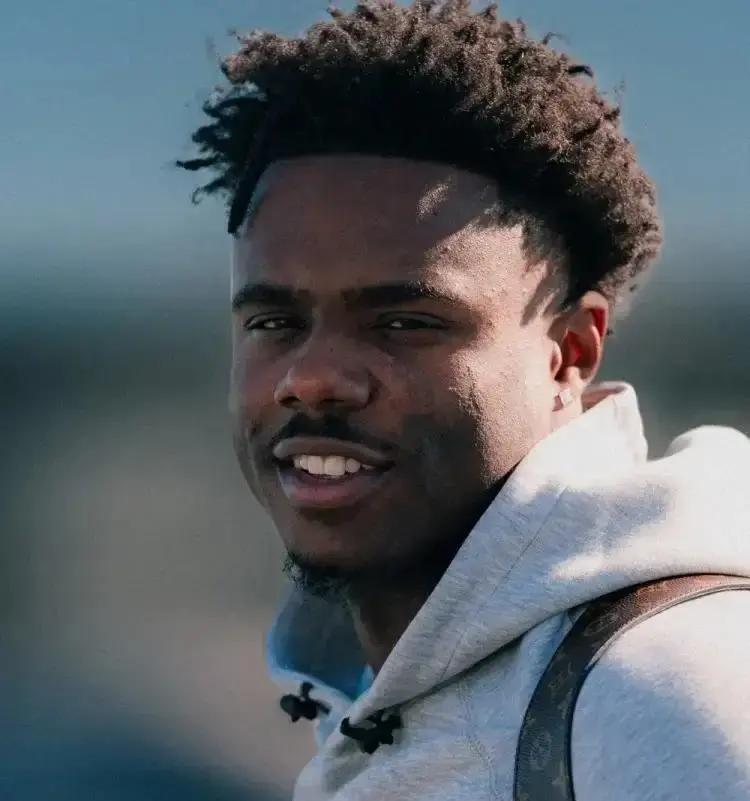 别再骂泰伦卢了。他坚持用正负值倒数的科比-布朗，恰恰暴露了快船最深的恐惧。