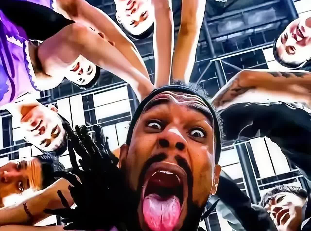 萨林杰啊！萨林杰！你这个老小子胆子不小啊！你是明知山有虎，偏向虎山行，你的胆子真