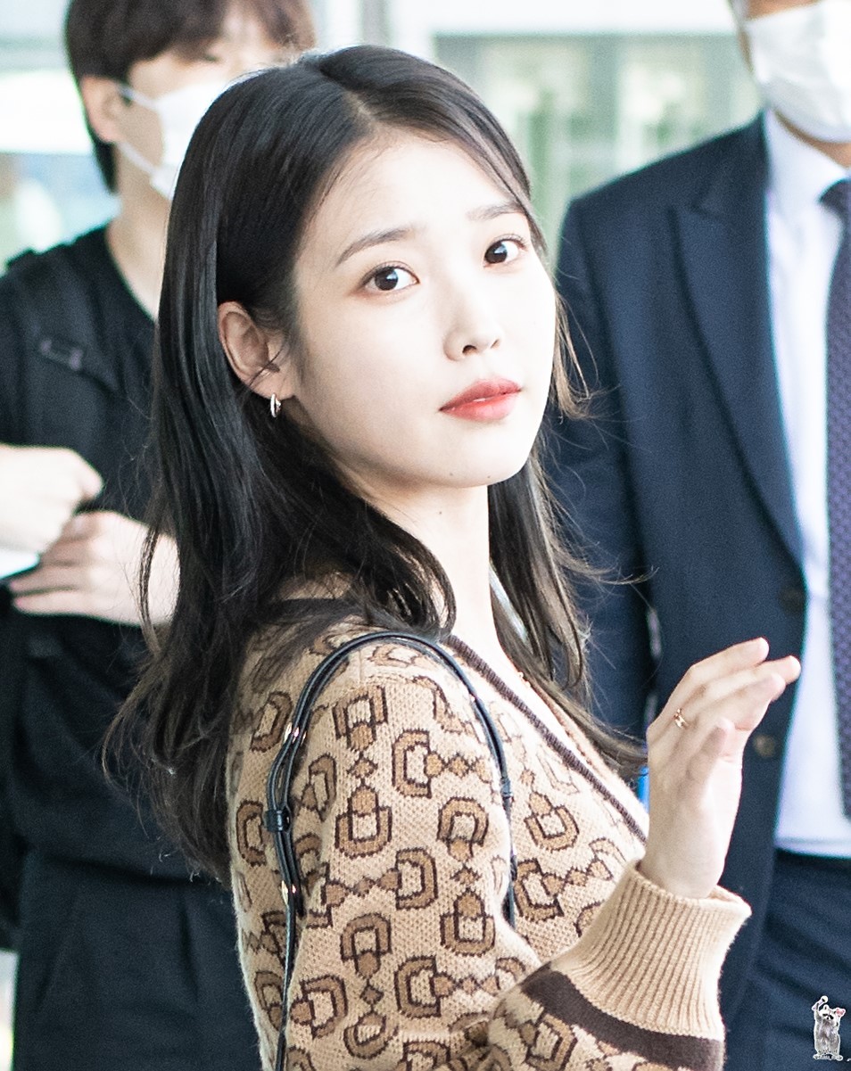 四年前的今天220922IU→意大利米兰时装周仁川机场饭拍IU机场​​​