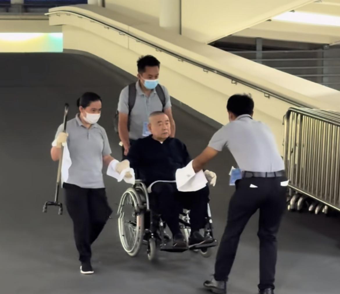 9月18号晚上，谭咏麟演唱会现场，刘銮雄提前退场了。停车场那段路，他坐轮椅，前