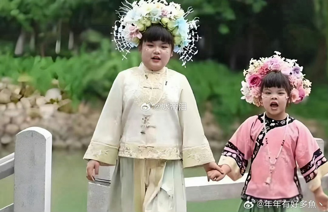 韩安冉妹妹和她的女儿长得也太像了吧