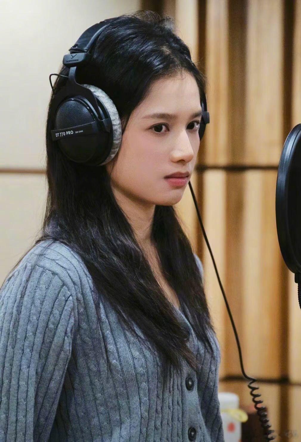 张婧仪去录音了，期待唱歌的小张