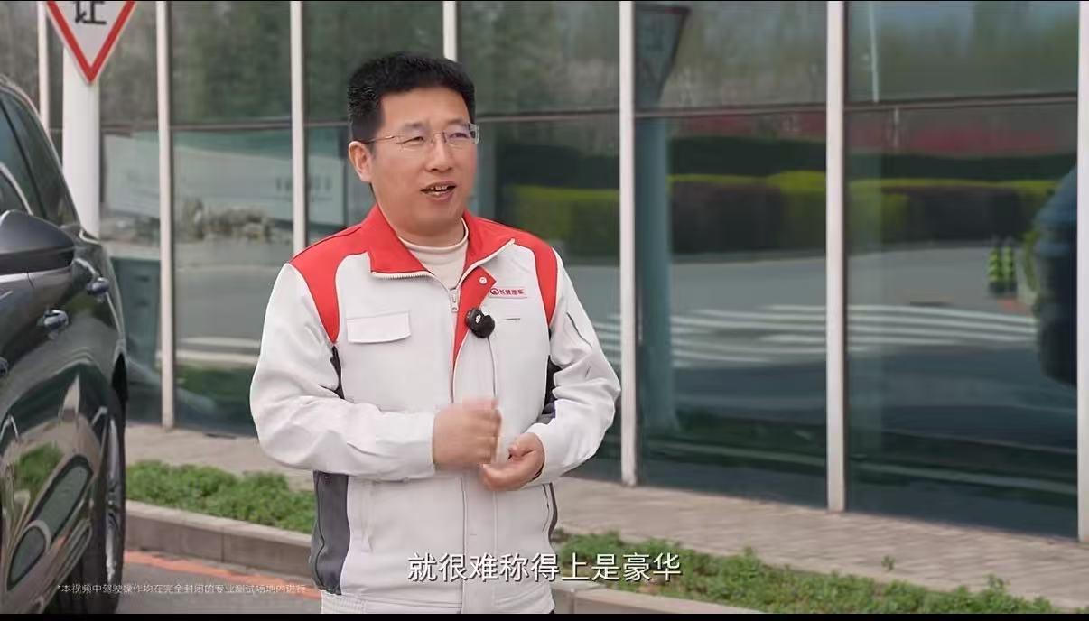 最近魏牌V9X热度很高啊，先是魏牌放出一张极具话题度的争议海报，然后是坡总亲