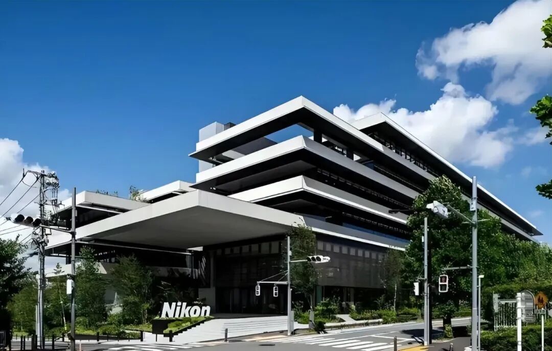 巨亏850亿! 百年光学巨头走下神坛? 从巅峰到陨落只用了二十年