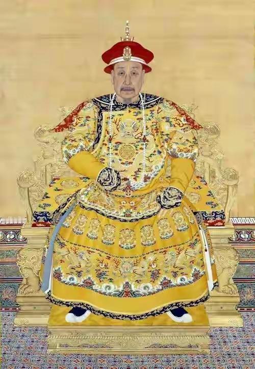清朝史书里的乾隆盛世是假象，他才是清朝衰败的开始！提起清朝，很多人第一个想到