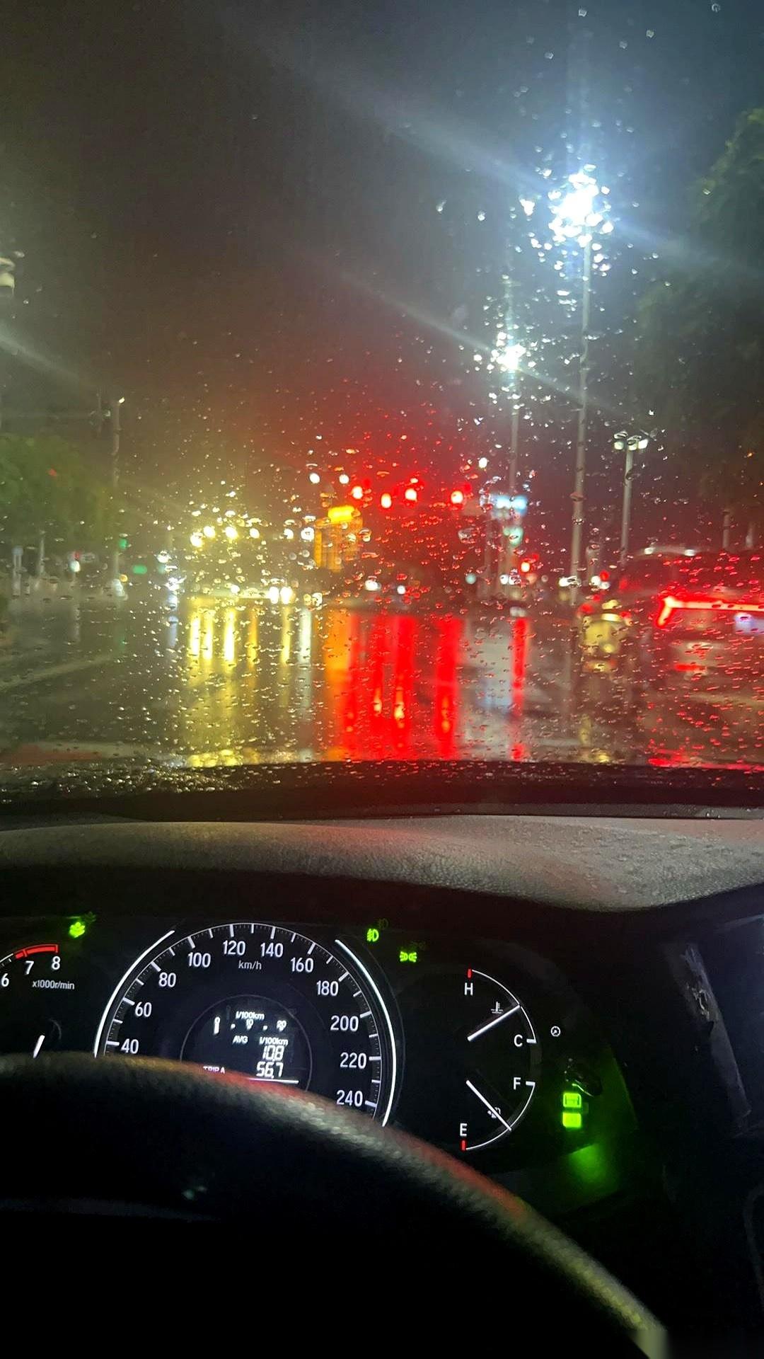我一哥们儿，最近去相亲，回来跟我吐槽。说那姑娘哪儿都好，家境、工作、长相，都挑