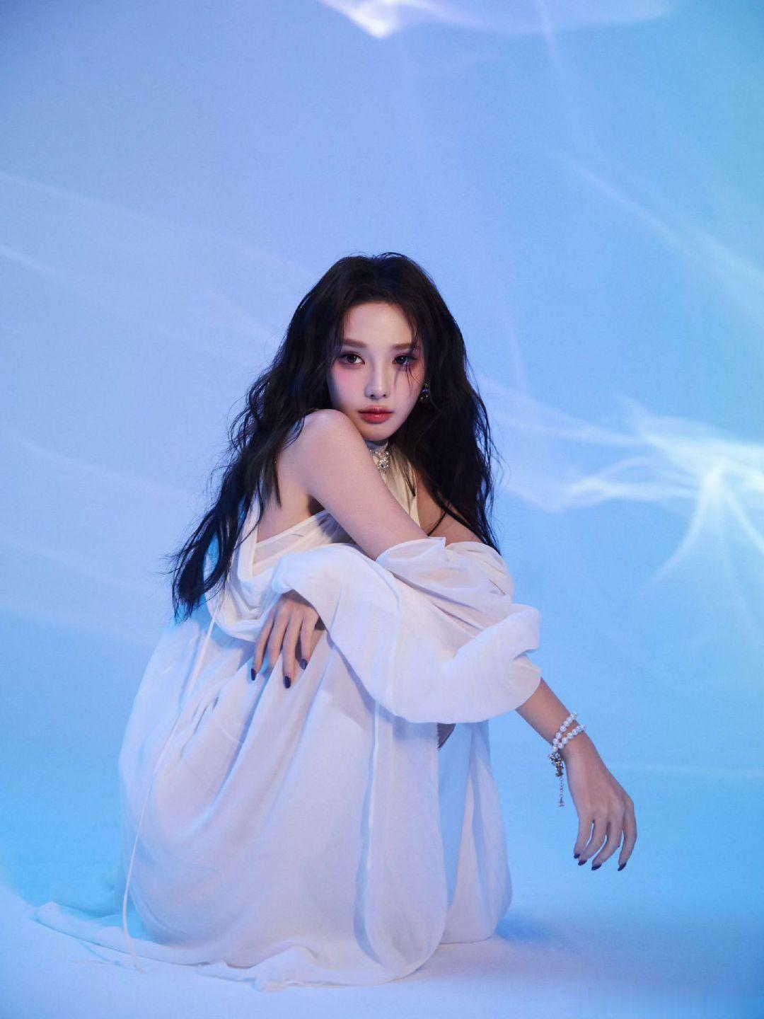 #彭小苒#｜蝴蝶神女营业中蝴蝶羽翼🦋跃动深海🌊在幽蓝梦境里遇见心动💗—✨R·彭小苒工作室·R✨