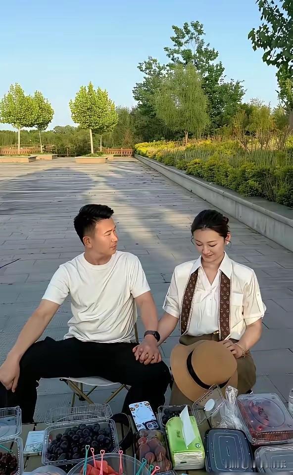 这两年最像连续剧的一对冤家，大结局终于出来了当初骂朱小伟不上进的陈亚男，可能