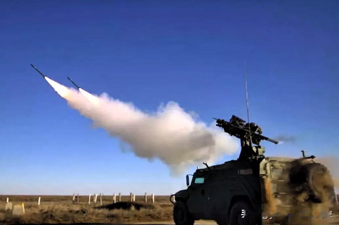 据俄罗斯媒体12月4日报道：俄军出动苏-34战斗轰炸机、“伊斯坎德尔”