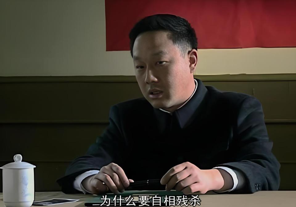 1946年8月15日，上海江湾刑场，万里浪被处决，过程特别解气。万里浪原名万