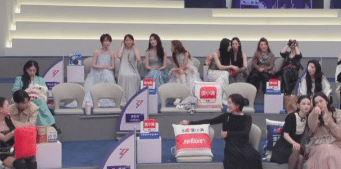 孙怡阚清子零互动孙怡和阚清子零互动，说白了就是比赛压力大，两人心里都憋着气呢。一