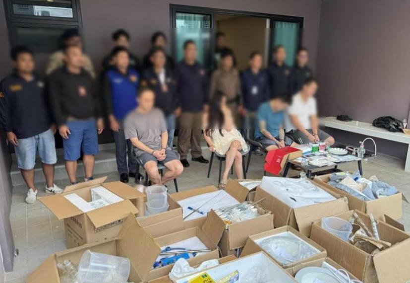 泰国警方在芭堤雅别墅区，查获大量白面成品和制面的设备。一共抓获3名中国男子，外加