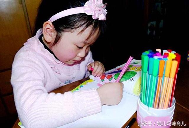 6岁女儿不愿意上英语课, 父母从孩子的画里发现了真相, 立即报警