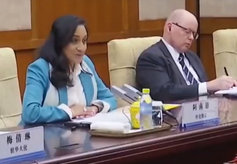 和美国亲美关系结束，加拿大派人火速访华：准备另辟蹊径赚钱！24日，卡尼在罕见的全