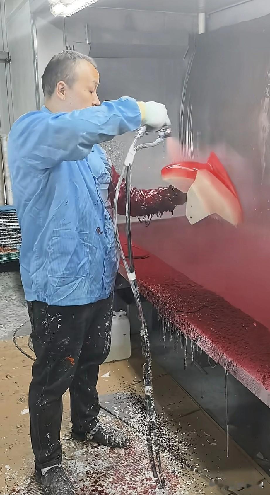 干这个工作听说工资很好高，我不想再电子厂打螺丝了，想去干这个油漆喷涂工作。虽然