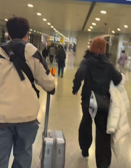 张杰还是管管谢娜吧昨天晚上主持央视活动就算了录完节目那么晚了还赶到上海去给张