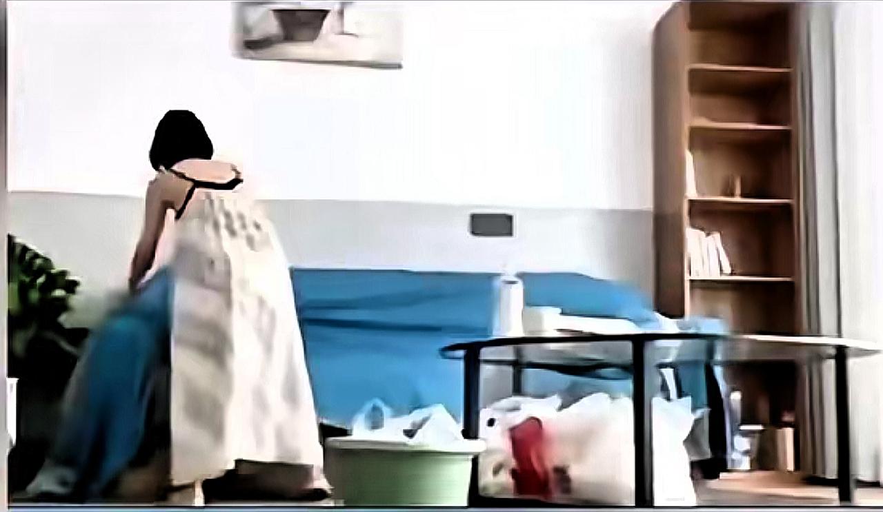 湖南人民医院这事儿，越看越让人费解！细心网友扒出视频细节：从沙发铺无菌垫开始