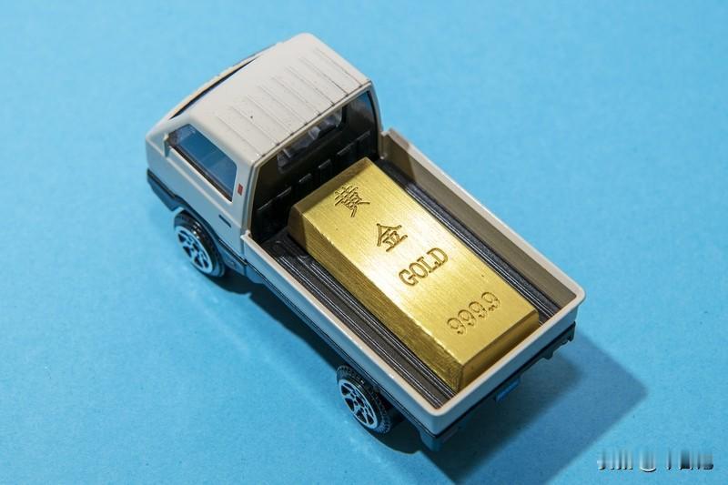 最近黄金价格那走势，跟坐了火箭似的！一路狂飙，感觉都快冲破大气层了。我本来还