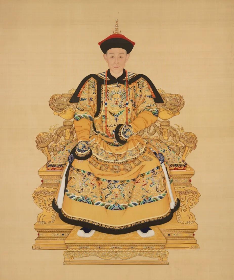 1735年8月23日凌晨，紫禁城里发生了一幕非常诡异的场景，25岁的皇四子弘历，