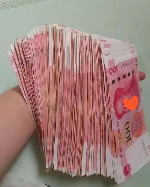 刚才跟闺蜜聊天，我都惊呆了，她在家里放了5万块钱现金我赶紧劝她，放家里一