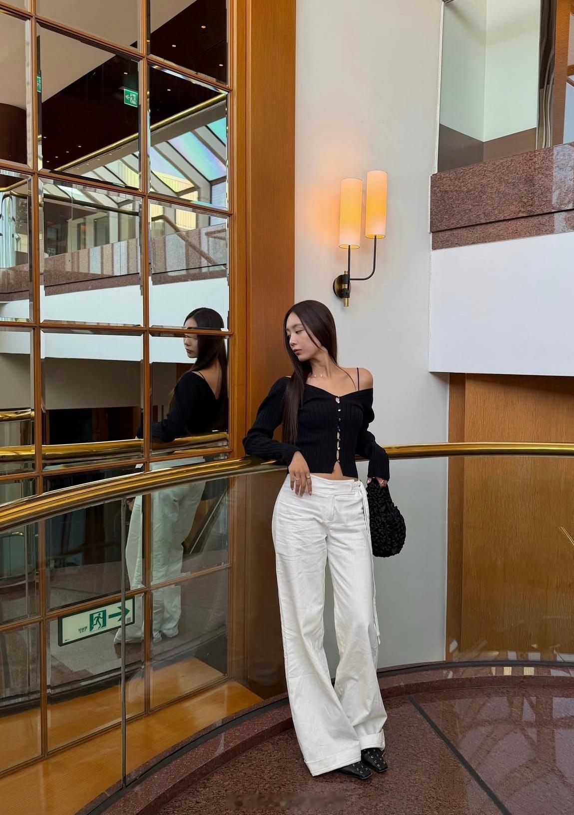 穿搭分享连续更新第2786天韩国时尚女生日常搭配周末来啦韩系穿搭超能新星汇新星