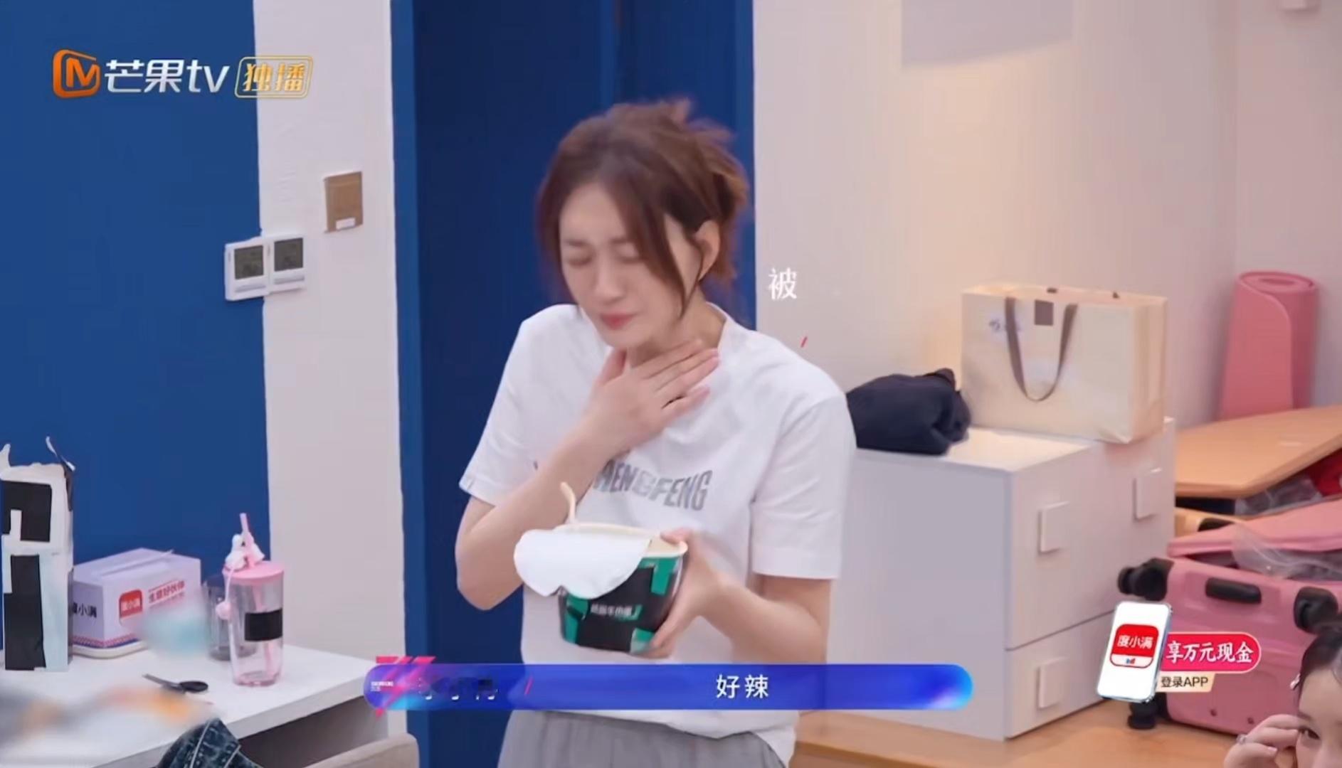 李小冉再唱心愿便利贴宿舍闲聊趣味满满！身为队员被队长叮嘱多输出情绪价值，李小冉秒