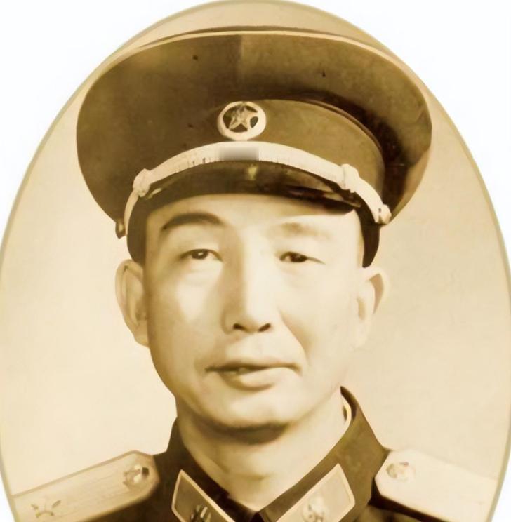 1962年，趁着一次汇报工作的间隙，雷英夫试探着向毛泽东开了口：“主席，您方才谈