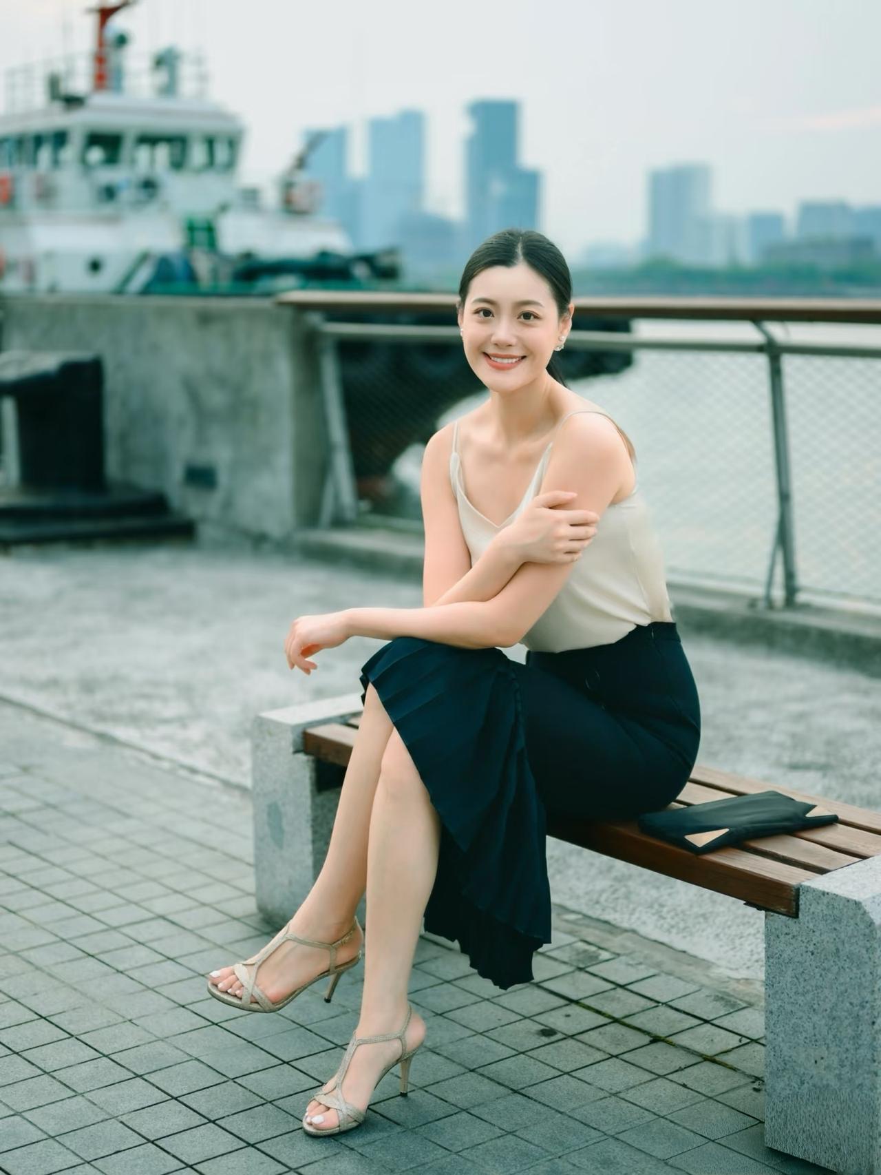 女生如何穿搭看起来时尚更有品味呢