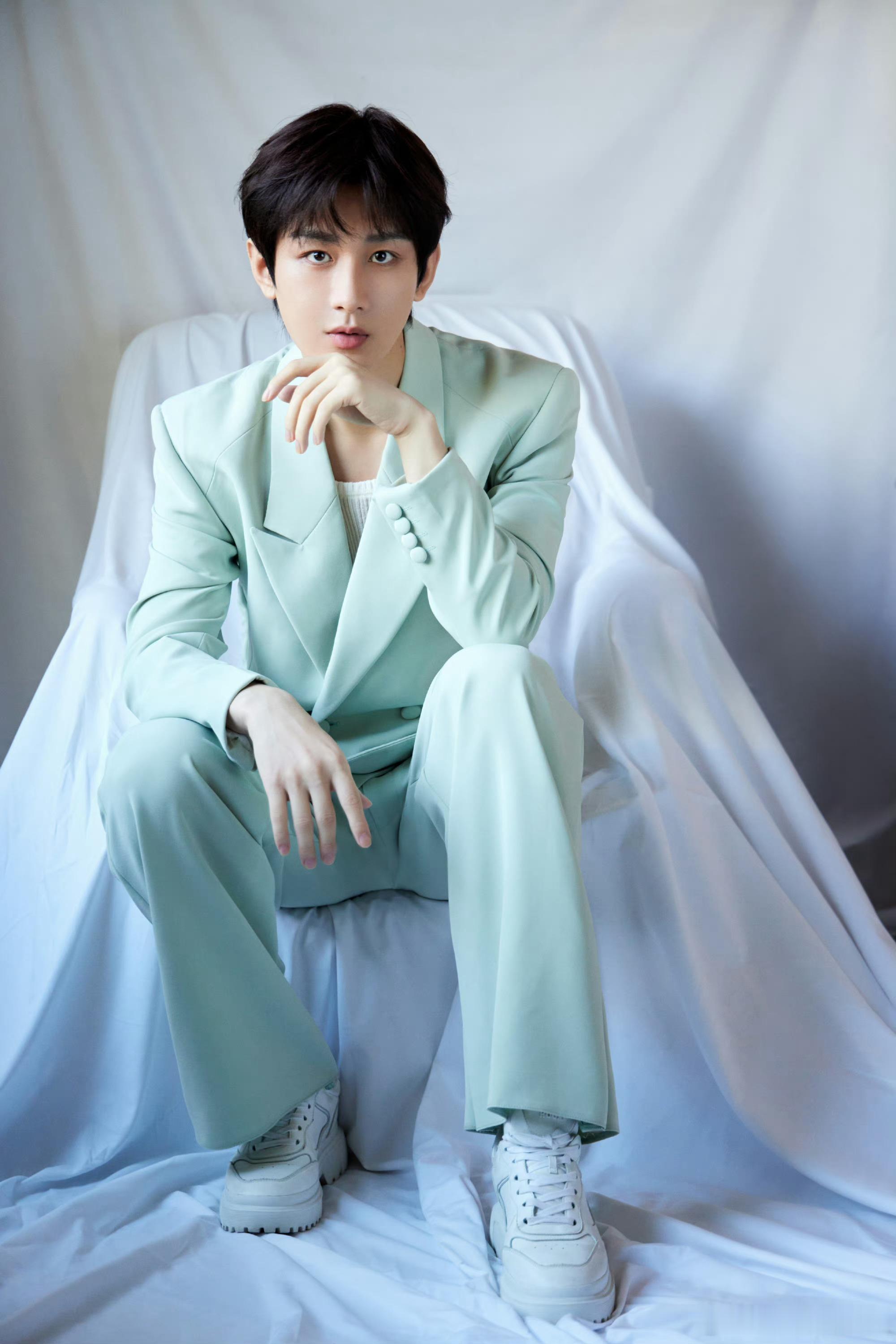 cy你是我的乍见之欢，你是我的眼神所向，你是我的温柔的归宿，你是我的嘴角扬起的理