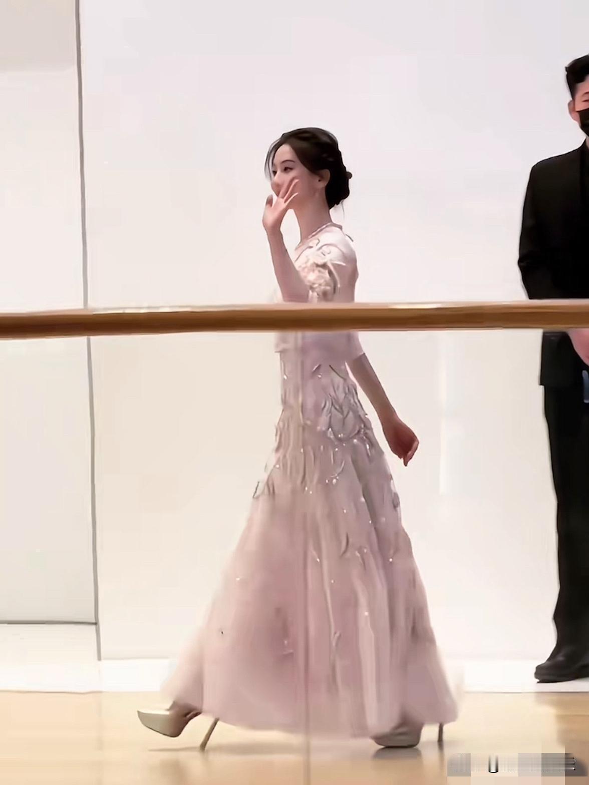 要论内娱气质最好的女明星，刘诗诗敢认第二，没人敢认第一吧？每次出现在大众面前