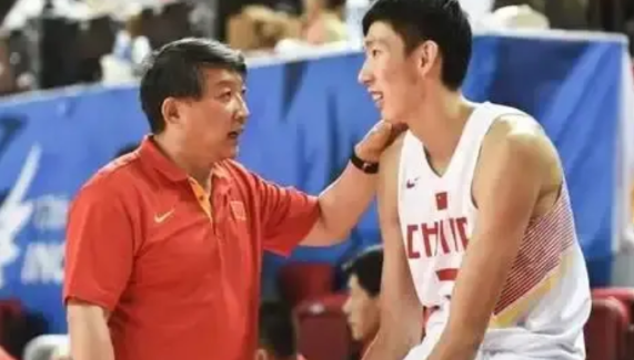 宫鲁鸣对周琦的点评含金量还在上升！周琦大概是中国男篮有史以来体能最差的球员，