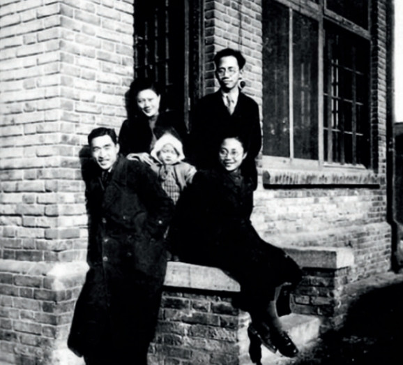 1950年，台湾一名女地下党在宿舍被捕，临走前祈求道：“我一个女人家，总得让我带
