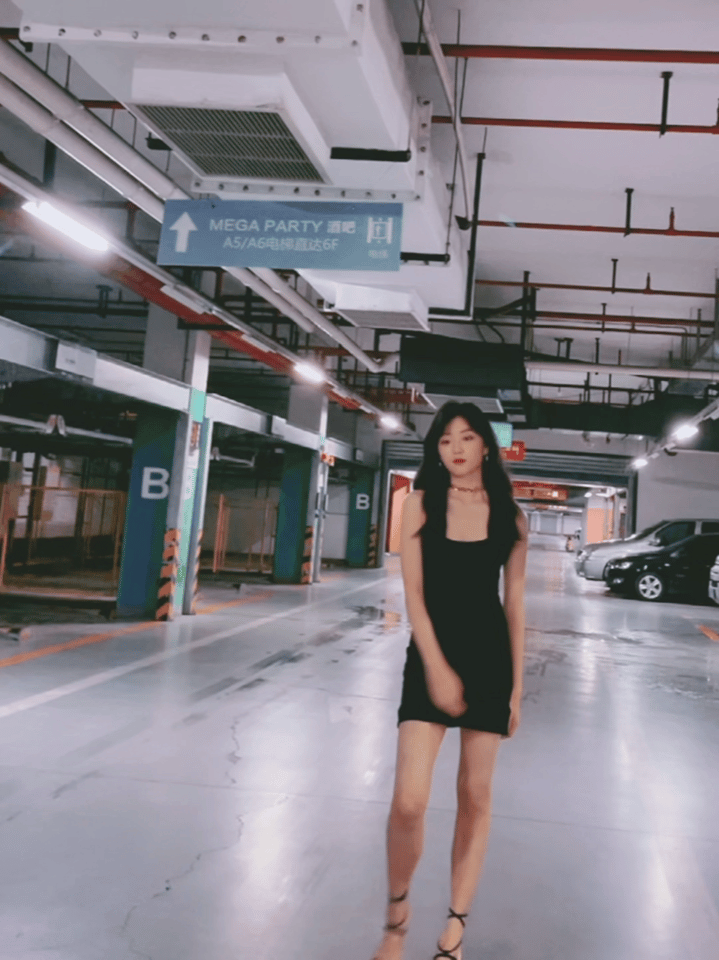 孙千这腿长都快赶上关晓彤了