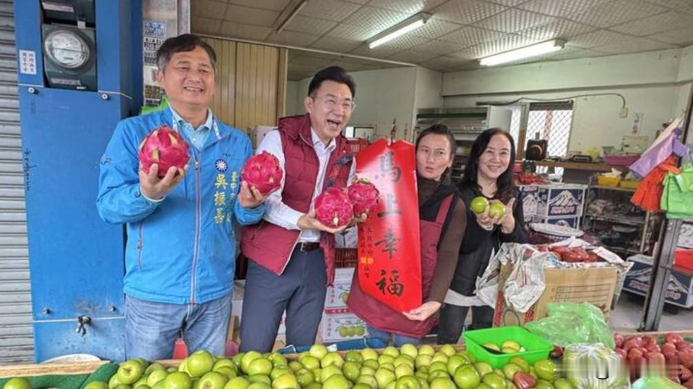 江启臣菜市场发春联婆婆妈妈热烈欢迎立院副院长江启臣，今天（28日）上午到菜