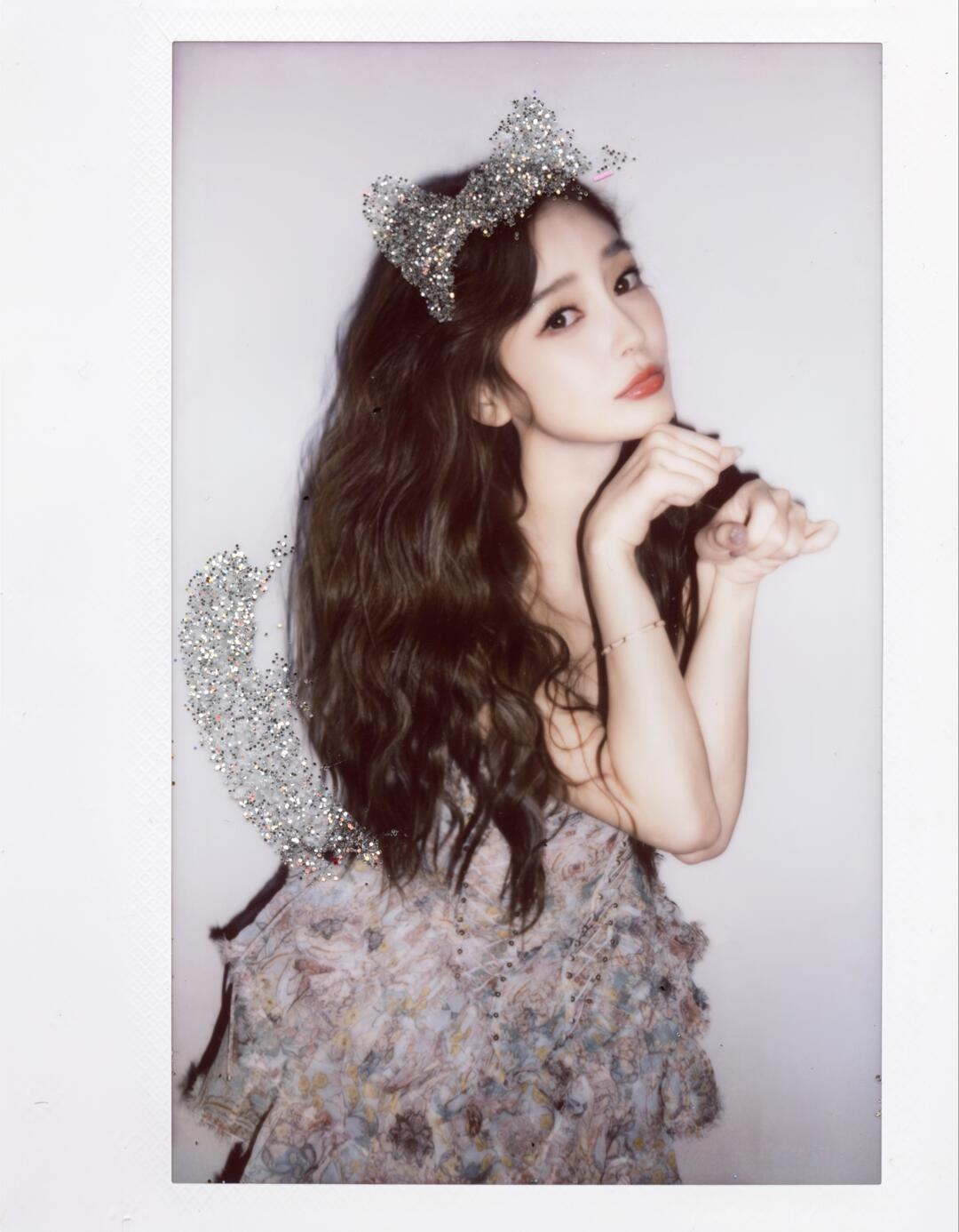 Angelababy跨年夜照片好有创意Angelababy2026闪闪地过