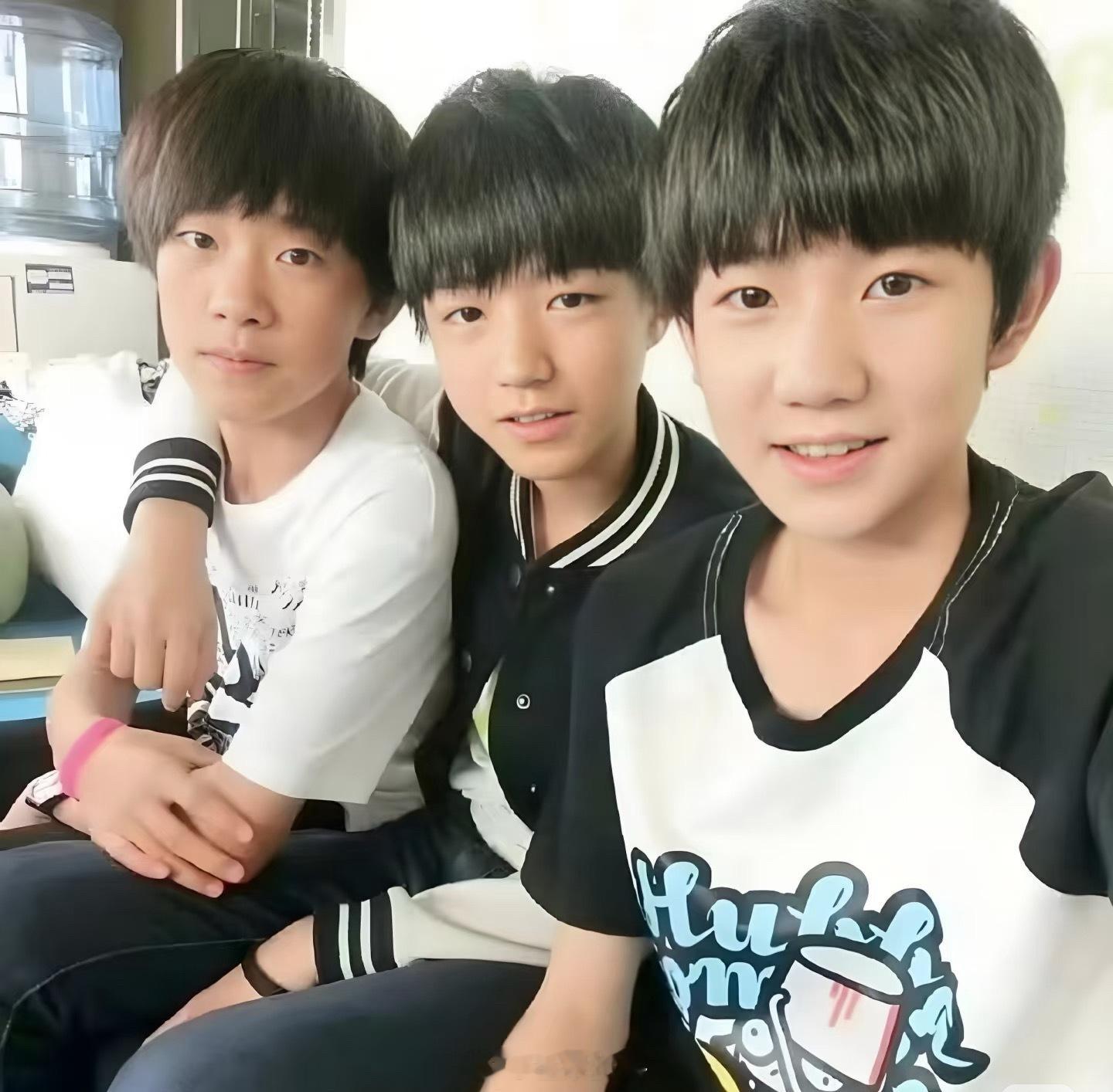 王俊凯易烊千玺王源演唱会作为看着三小只长大的路人，三位成员自从分开后各自在不同