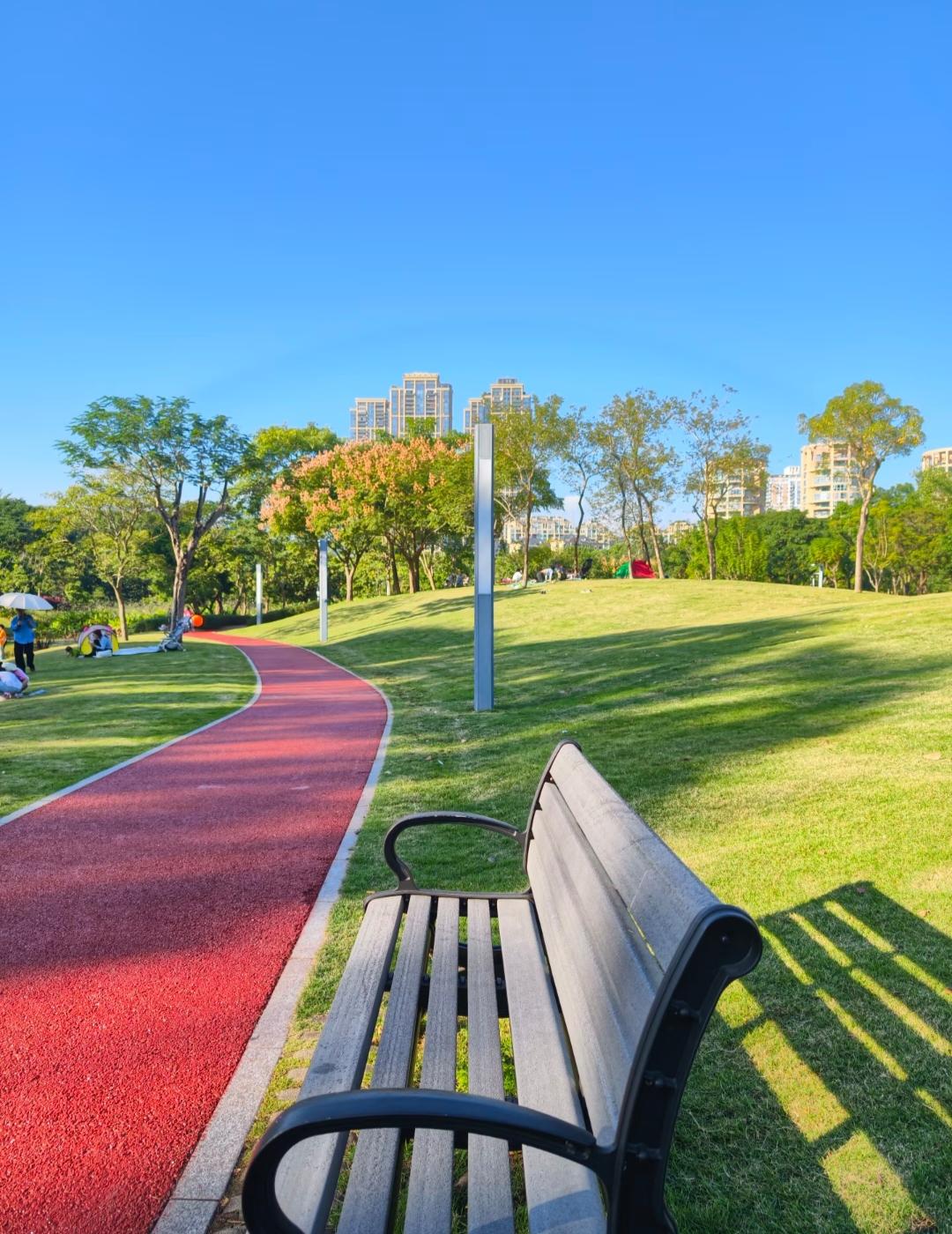 说句实在话人活着是真没什么意义你会发现挣钱没什么意义，除非你花钱才有意义结