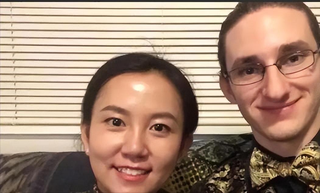 “你应该滚回中国去！”“别用亚洲人的脏习惯喂我的孩子！”2019年美国一男子不